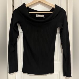 Abercrombie & Fitch off the shoulder black long sleeve